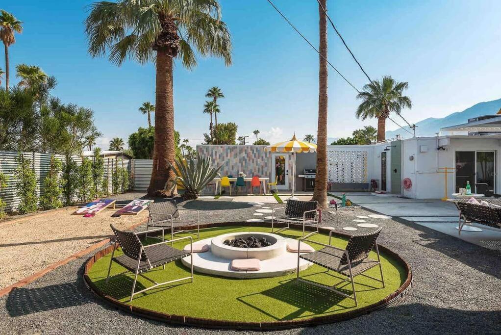 Alexander: Retro Chic Oasis 2023 Modernism Showcase House Palm Springs Exterior photo