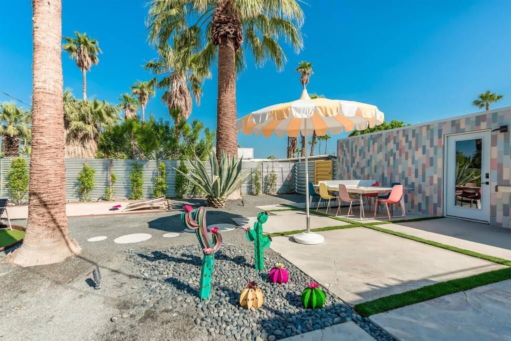 Alexander: Retro Chic Oasis 2023 Modernism Showcase House Palm Springs Exterior photo